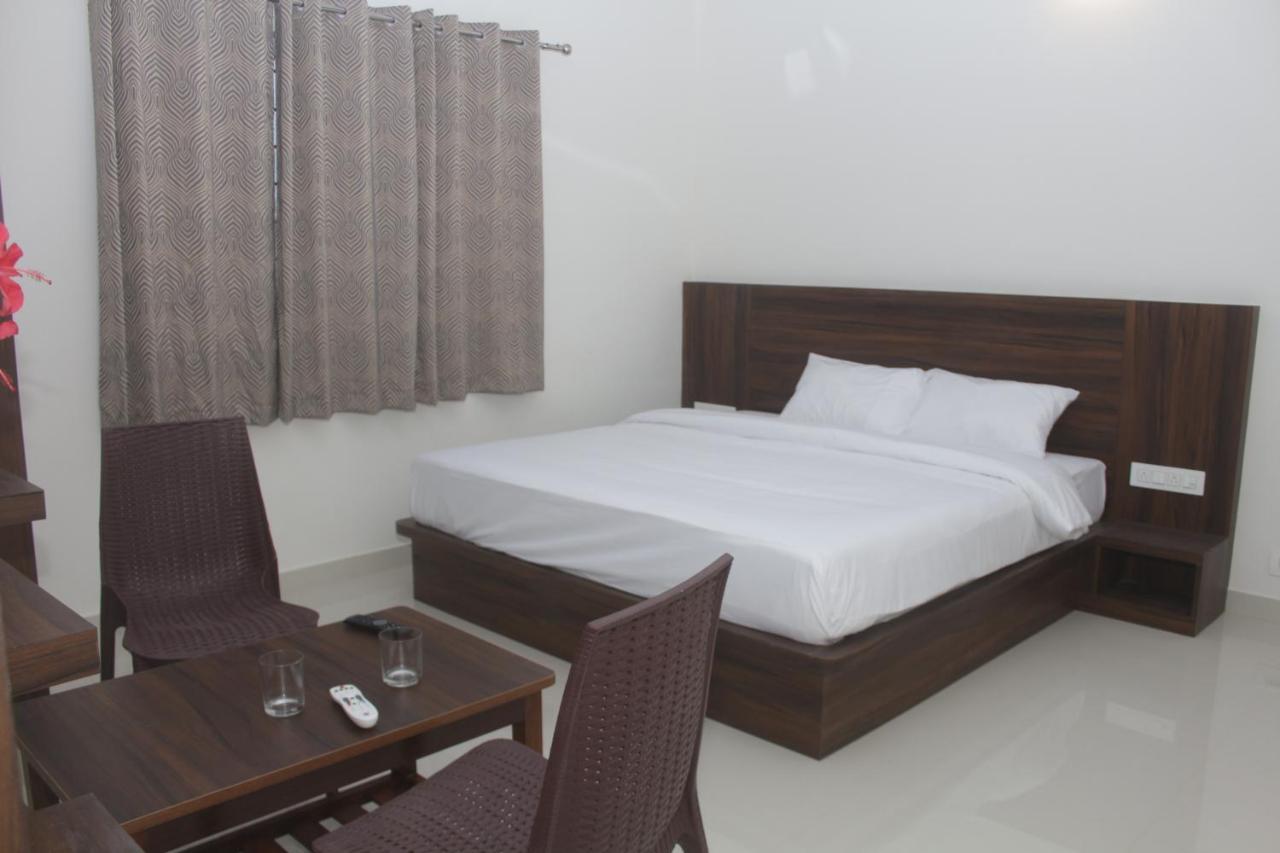 Grand Misty Heaven Villa Madikeri Værelse billede